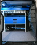 04_Dispositif arrimage valises avec sangle Syncro sur ID Buzz et paroi séparation cabine avec accessoires de blocage