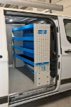 04_Étagères configurables sur paroi séparation cabine Transporter