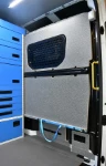 04_Habillage pour paroi séparation cabine du VW Crafter avec accessoires d’arrimage 