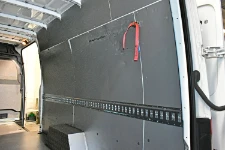 04_Panneaux de protection côté droit sur fourgon aménagé par Syncro System