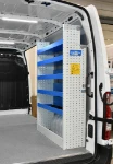 04_Paroi de droite de Renault Master L2H2 avec étagères de rayonnage