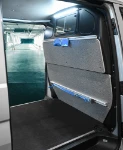 04_Paroi séparation cabine de VW transporter pour maintenance automation avec systèmes de blocage