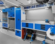 04_Réfrigérateur, étagères de rayonnage, systèmes d’arrimage Syncro sur MAN TGE