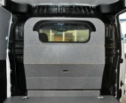 04_Revêtements pour sol et paroi séparation cabine par Syncro System pour Doblò