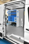 04_Vue de la porte latérale du Ford  transit aménagé par Syncro System