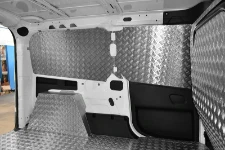 04_Vue de la porte latérale : revêtements en aluminium pour Fiat Doblò