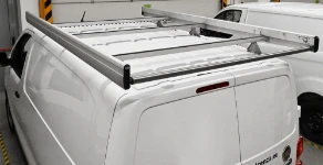 05_Barres porte-tout avec système Ultrasilent sur le toit de Scudo Fiat