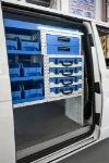 05_Extérieur porte de droite avec valises, tiroirs, conteneurs amovibles sur Transporter