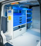 05_Paroi de gauche KIA PV5 2026 avec tiroirs, étagères, gouttière sommitale Syncro