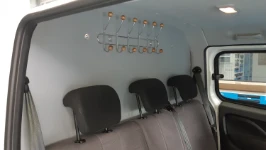 05_Porte-manteau installé dans cabine de conduite de Doblò Fiat