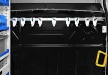 06_Barre Syncroblock et crochets porte-manteaux sur Daily meublé par Syncro