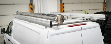 06_Porte-tout avec porte-tube sur toit Custom pour électricien