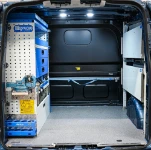 11_Custom pour entreprise du bâtiment avec étagères fermées (2)