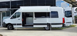 13_Véranda Syncro System avec pieds de support sur Sprinter