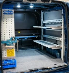 22bis_ Custom paroi de droite avec étagères ouvertes (2)