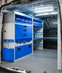 22_Paroi de gauche de Custom pour plombier avec tiroirs, étagères, dispositif arrimage valises (2)