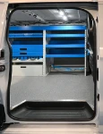 23_Dispositif arrimage valises avec sangle sur Volkswagen Transporter meublé et revêtu par Syncro pour entreprise du bâtiment