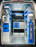 Officina mobile su Volkswagen Crafter, vista posteriore a porte aperte
