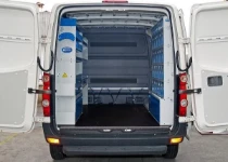 Rivestimento interno con pianale e pannellatura per NV250