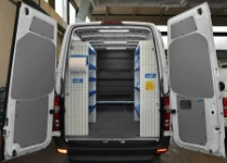 Rivestimento interno con pianale e pannellatura per NV250