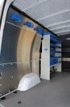 Lato sinistro Opel Movano con pianale, pannellatura, copriruota, ganci e rotaia per cinghie