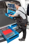 Aménagement Caddy rayonnages et tiroirs sous-plancher