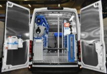 Vista posteriore Allestimento Movano con rivestimenti, accesso e scaffalatura