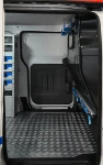Aménagement de la cloison du BYD ETP3 avec supports de câbles et sangles d'arrimage