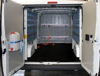 AMÉNAGEMENT DU BOXER AVEC DES TIROIRS À BASCULE TRANSPARENTS