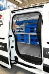 Aménagement du côté gauche du Berlingo vu par la porte latérale