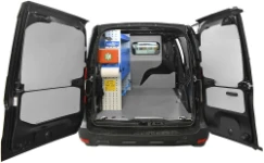 Aménagement du Dacia Dokker avec bloc tiroirs, trousse de secours et porte-rouleau