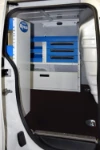 Aménagement Fiorino pour service d’adduction d’eau vu de la porte latérale