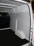 Scaffalatura con divisori e vasca stagna sul lato destro del Movano