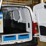 Rivestimento lato sinistro del Dokker con copriruota in alluminio mandorlato