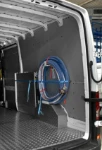 Rivestimento lato sinistro del Dacia Dokker con copriruota in alluminio mandorlato