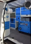 Aménagement Sprinter avec groupe électrogène compresseur vu de la porte latérale