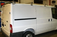 Berlingo Citroen con rivestimento interno in legno e lamiera