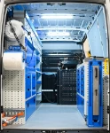 Officina mobile su Iveco Daily, vista posteriore a porte aperte