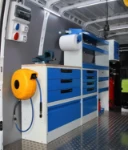 Armoire à étagères flanc gauche sur Daily pour machines agricoles