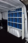Bacs transparents amovibles sur fourgon aménagé pour assistance machines d’emballage