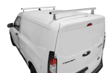 Barres de toit sur le toit du Ford Courier