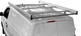 Barres de toit Ultrasilent sur le toit du Vivaro