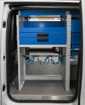 Blocs tiroirs dans le Vivaro accessibles par la porte latérale