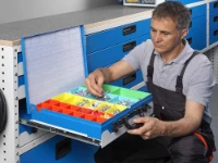 Blocs-tiroirs pour fourgons avec vasques pour valises