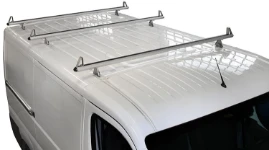 Boxer avec barres porte-tout avec dispositifs de blocage latéraux