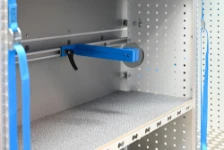 Chariot porte-valises avec levier à came et tampon sur rail Syncroblock