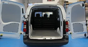 Rivestimento interno completo del Dacia Dokker con pianale e pannellature