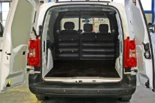 Rivestimento interno completo del Dacia Dokker con pianale e pannellature