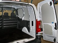 Rivestimento lato sinistro del Dokker con copriruota in alluminio mandorlato
