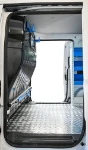 Cloison du BYD ETP3 avec rail à sangle et supports de câbles